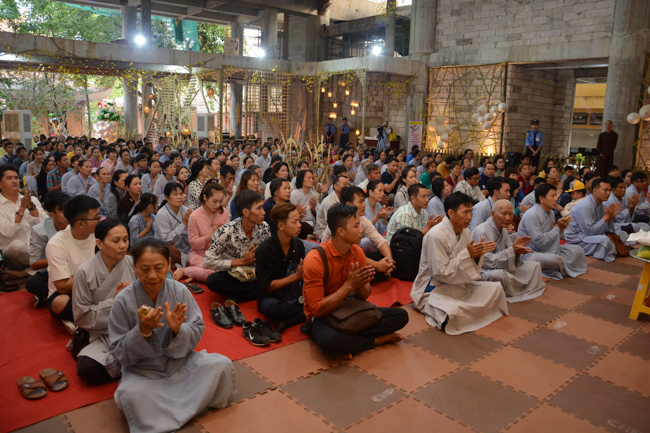 Over 70.000 red pockets had been given in the first New Year day