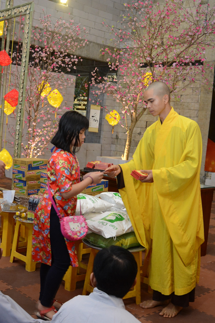 Over 70.000 red pockets had been given in the first New Year day