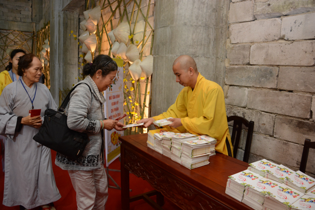 Over 70.000 red pockets had been given in the first New Year day