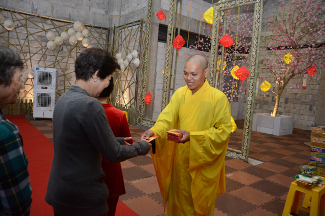 Over 70.000 red pockets had been given in the first New Year day