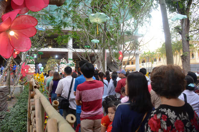 Over 70.000 red pockets had been given in the first New Year day