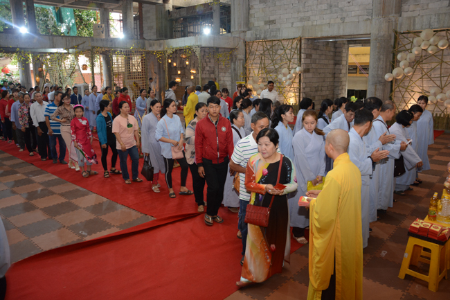 Over 70.000 red pockets had been given in the first New Year day