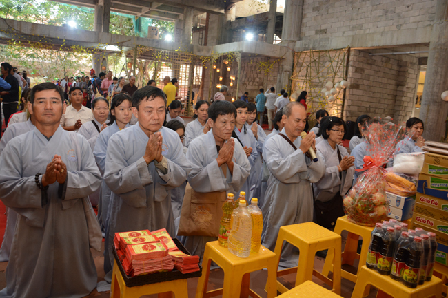 Over 70.000 red pockets had been given in the first New Year day