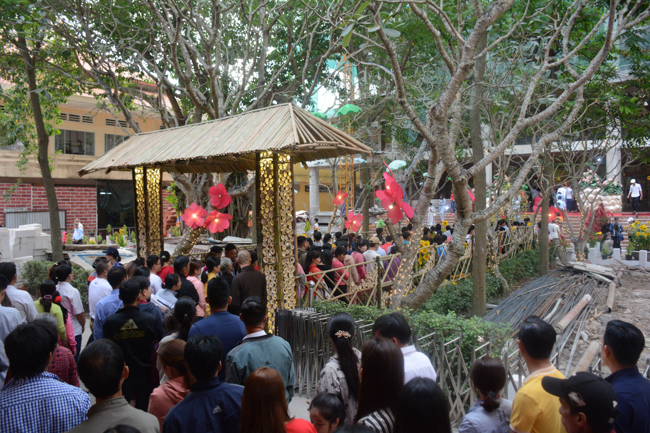 Over 70.000 red pockets had been given in the first New Year day