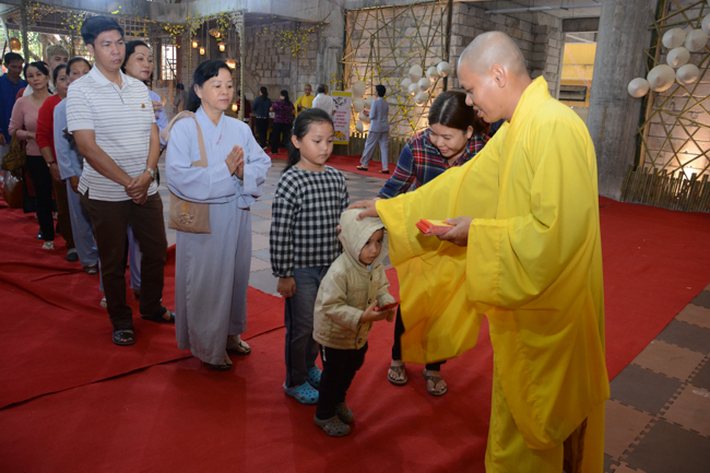 Over 70.000 red pockets had been given in the first New Year day