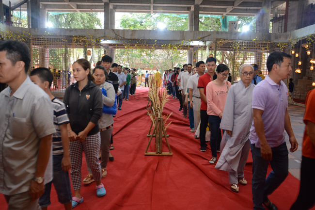 Over 70.000 red pockets had been given in the first New Year day