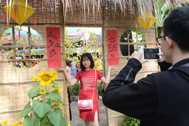 Over 70.000 red pockets had been given in the first New Year day