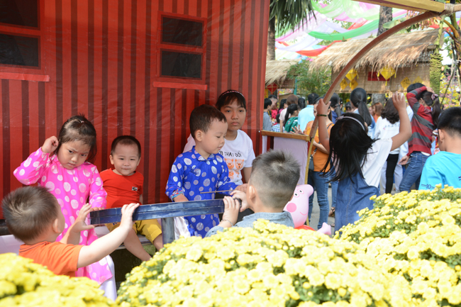 Over 70.000 red pockets had been given in the first New Year day