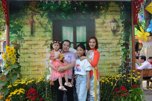 Over 70.000 red pockets had been given in the first New Year day