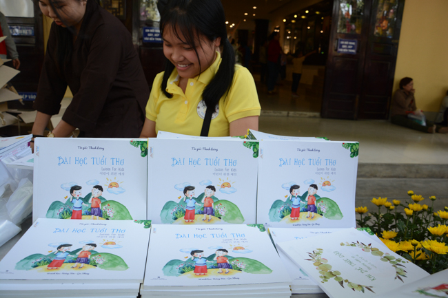 Over 70.000 red pockets had been given in the first New Year day