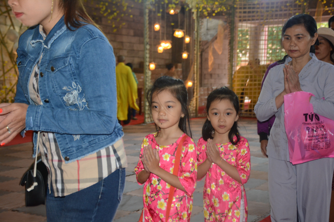 Over 70.000 red pockets had been given in the first New Year day