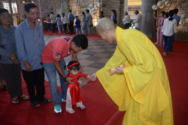 Over 70.000 red pockets had been given in the first New Year day