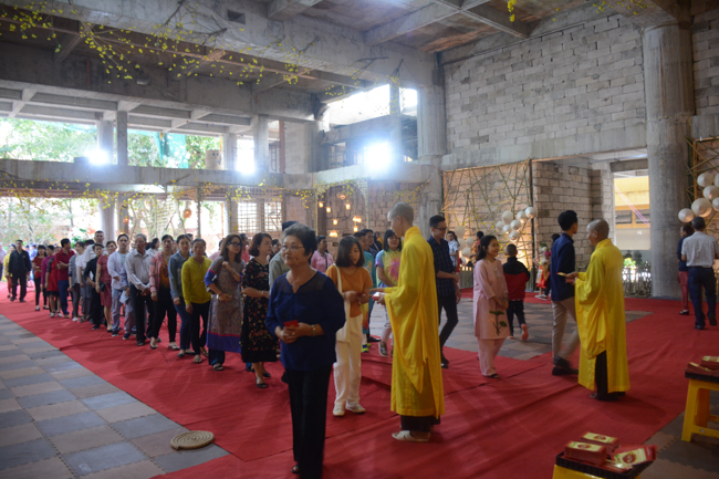 Over 70.000 red pockets had been given in the first New Year day