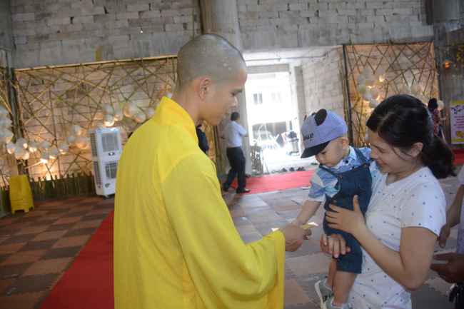 Over 70.000 red pockets had been given in the first New Year day