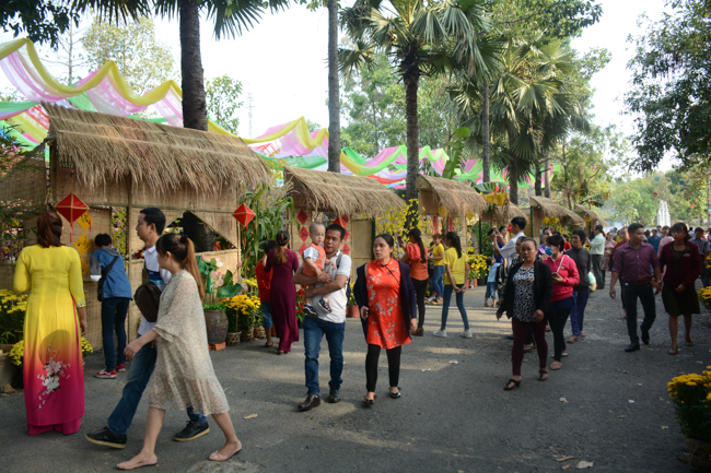 Over 70.000 red pockets had been given in the first New Year day