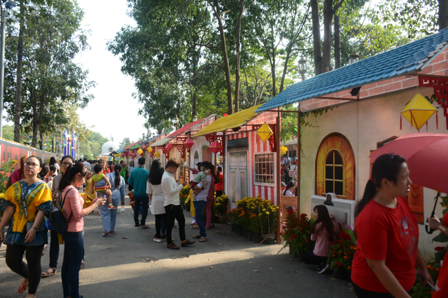 Over 70.000 red pockets had been given in the first New Year day