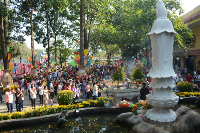 Over 70.000 red pockets had been given in the first New Year day