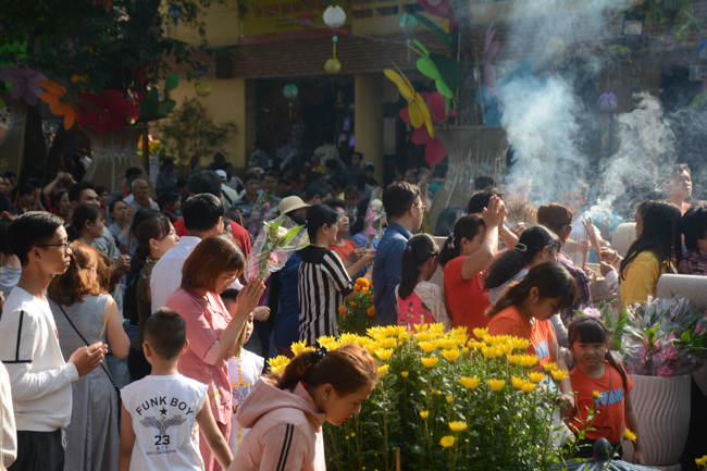 Over 70.000 red pockets had been given in the first New Year day