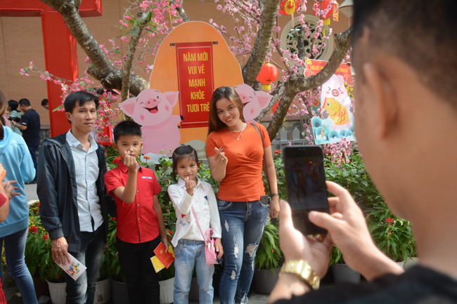 Over 70.000 red pockets had been given in the first New Year day