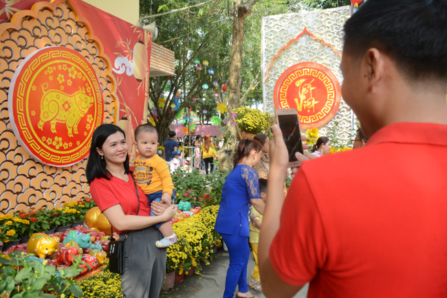 Over 70.000 red pockets had been given in the first New Year day