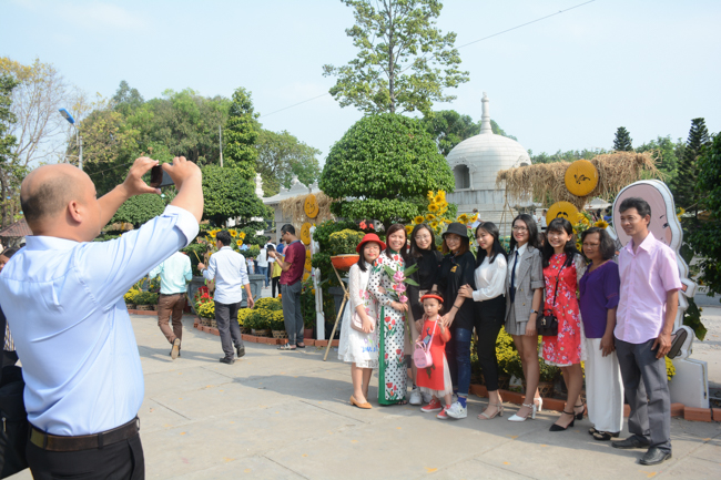 Over 70.000 red pockets had been given in the first New Year day