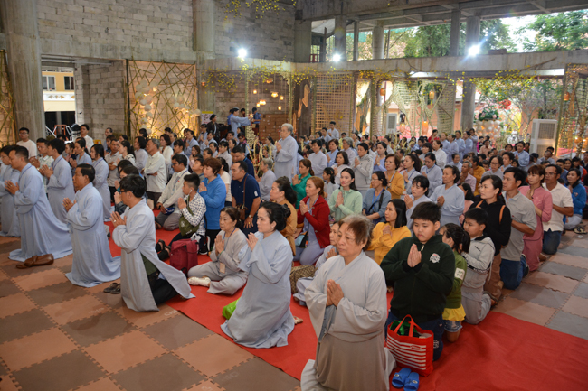 Over 70.000 red pockets had been given in the first New Year day