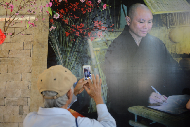 Over 70.000 red pockets had been given in the first New Year day