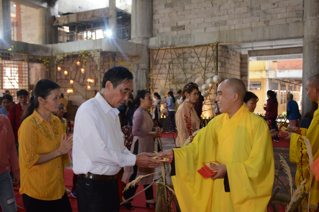 Over 70.000 red pockets had been given in the first New Year day