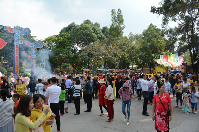 Over 70.000 red pockets had been given in the first New Year day