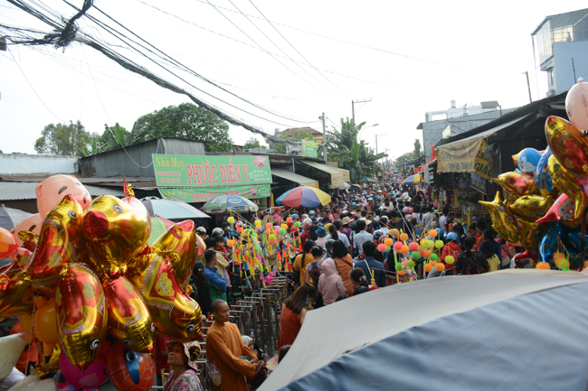 Over 70.000 red pockets had been given in the first New Year day