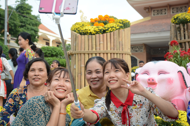 Over 70.000 red pockets had been given in the first New Year day