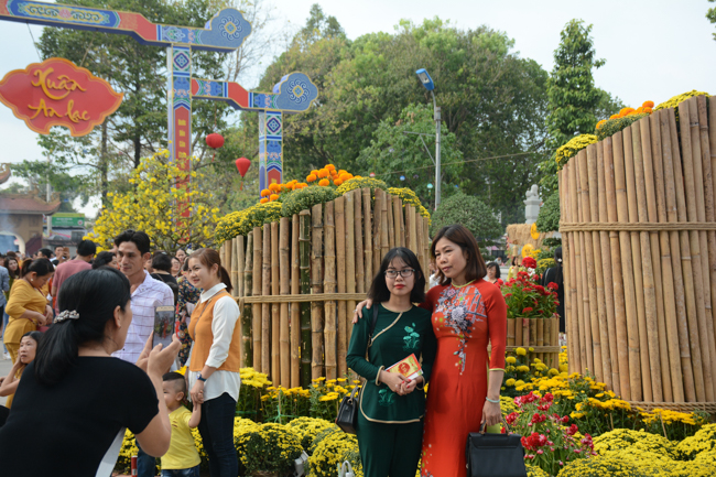 Over 70.000 red pockets had been given in the first New Year day