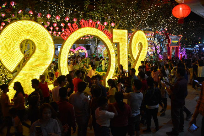 Over 70.000 red pockets had been given in the first New Year day