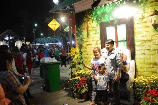 Over 70.000 red pockets had been given in the first New Year day