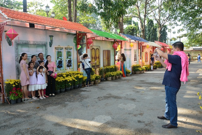 Series of photos on the 2nd  day of Tet Holiday