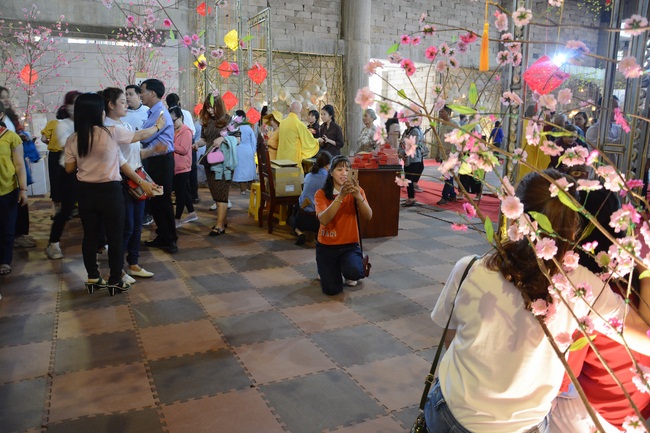 Series of photos on the 2nd  day of Tet Holiday