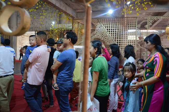 Series of photos on the 2nd  day of Tet Holiday