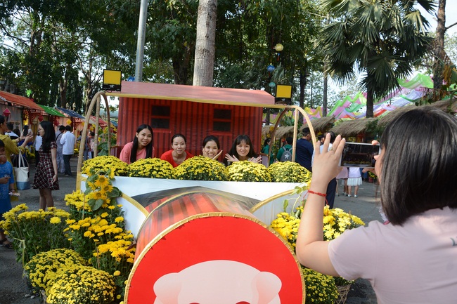 Series of photos on the 2nd  day of Tet Holiday