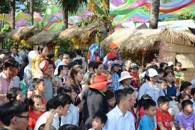 Series of photos on the 2nd  day of Tet Holiday