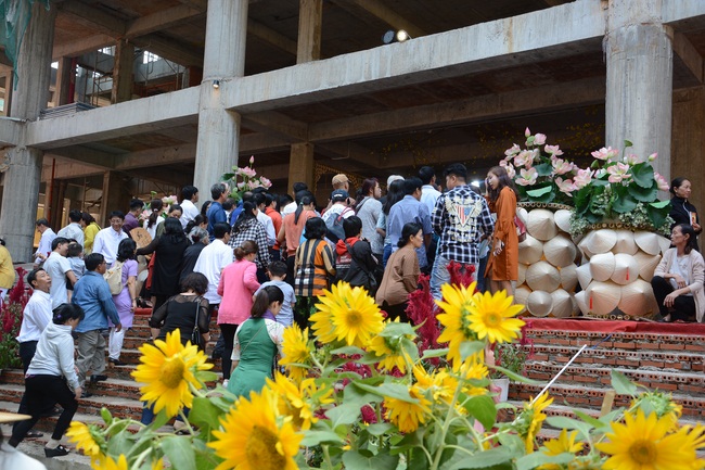 Series of photos on the 2nd  day of Tet Holiday