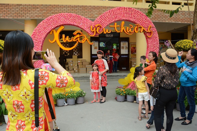 Series of photos on the 2nd  day of Tet Holiday