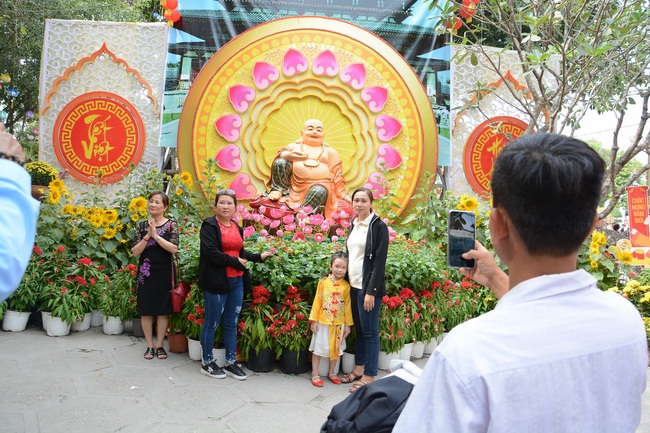 Series of photos on the 2nd  day of Tet Holiday