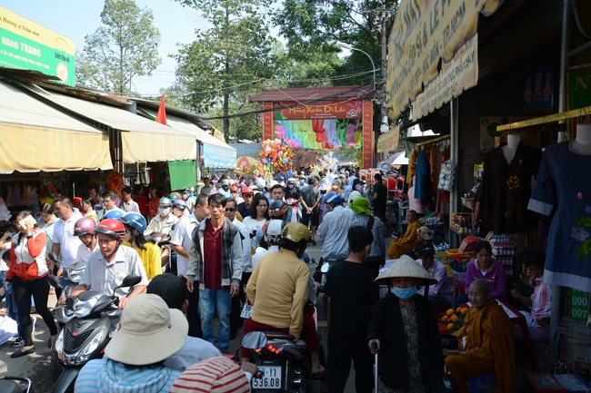 Series of photos on the 2nd  day of Tet Holiday