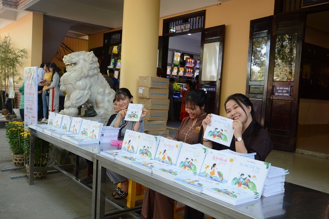 Series of photos on the 2nd  day of Tet Holiday