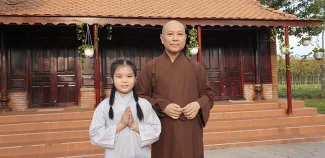 Phật tử đến đảnh lễ chúc Tết TT. Thích Chân Tính mồng hai Tết