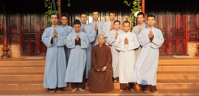 Phật tử đến đảnh lễ chúc Tết TT. Thích Chân Tính mồng hai Tết