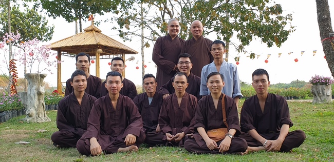 Phật tử đến đảnh lễ chúc Tết TT. Thích Chân Tính mồng hai Tết