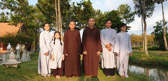 Phật tử đến đảnh lễ chúc Tết TT. Thích Chân Tính mồng hai Tết