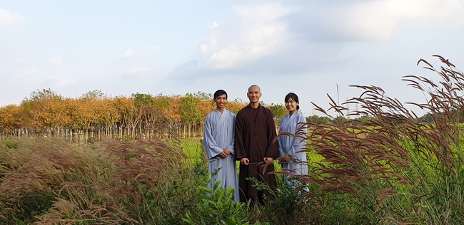 Phật tử đến đảnh lễ chúc Tết TT. Thích Chân Tính mồng hai Tết