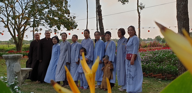 Phật tử đến đảnh lễ chúc Tết TT. Thích Chân Tính mồng hai Tết